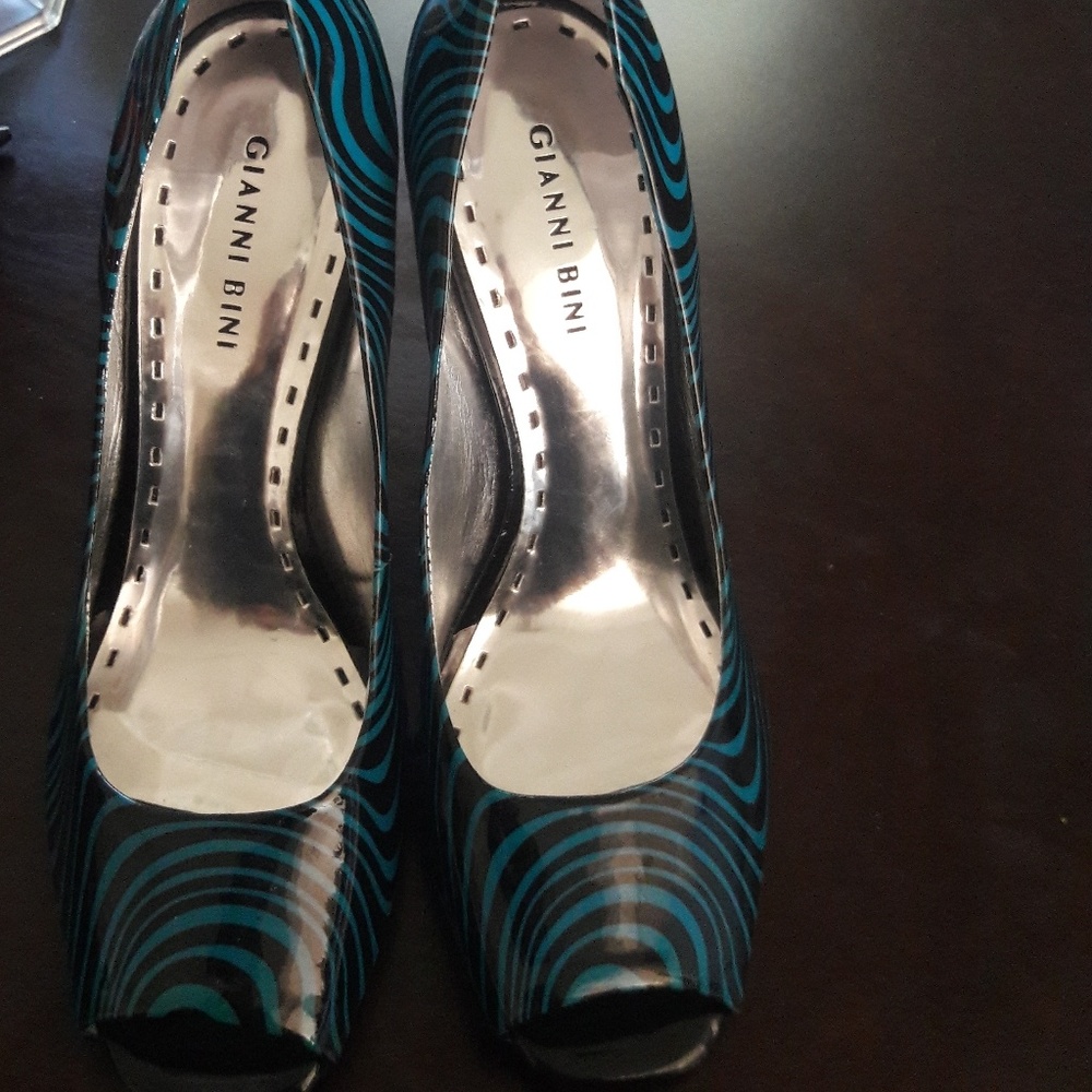 Gianni Bini Blue Swirl Pumps